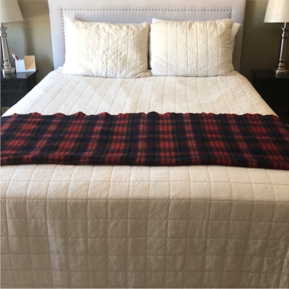 Pendelton Red & Blue Plaid Fringed Throw Blanket - Picture 8 of 8